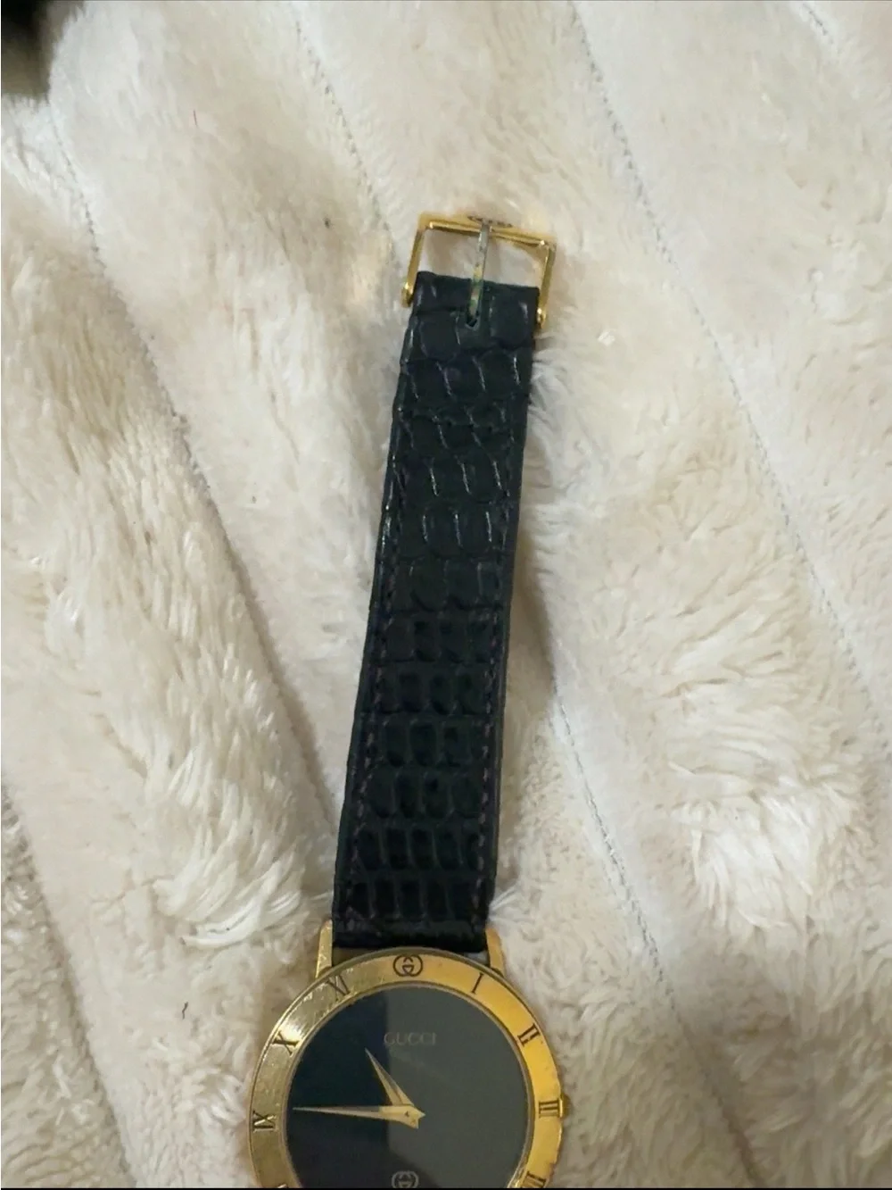 Vintage authentic Gucci 3001M Swiss Quartz Watch Black Dial Gold Roman Bezel
